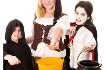 30 Trio Halloween Costumes For Adults & Kids featured image